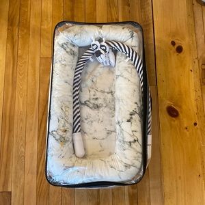 White Carrara Marble Dock A Tot Deluxe with DockATot Deluxe Toy Arch and Toys